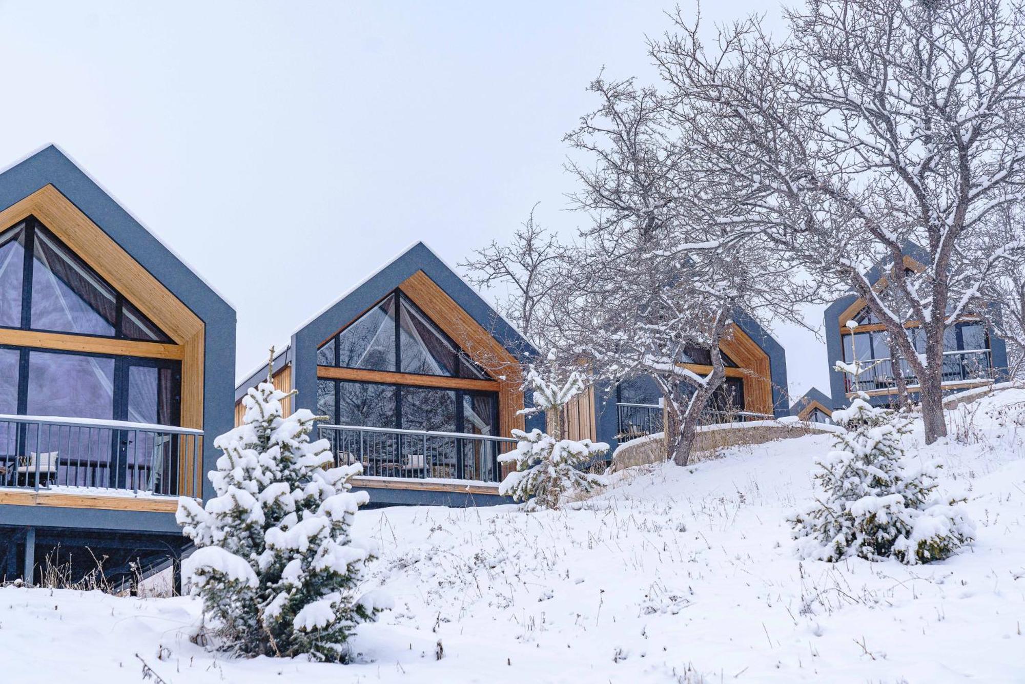אלמטי Qazaq Auyl Eco Hotel מראה חיצוני תמונה