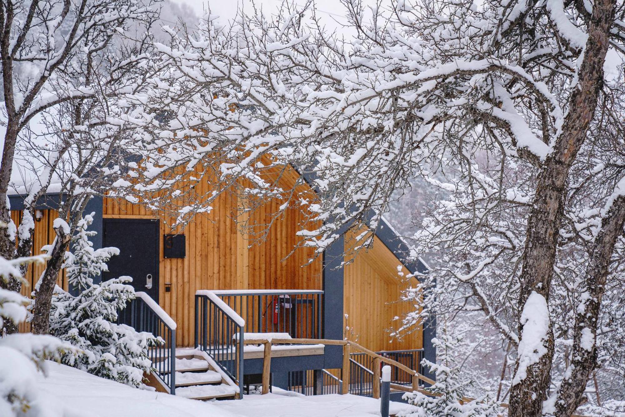 אלמטי Qazaq Auyl Eco Hotel מראה חיצוני תמונה