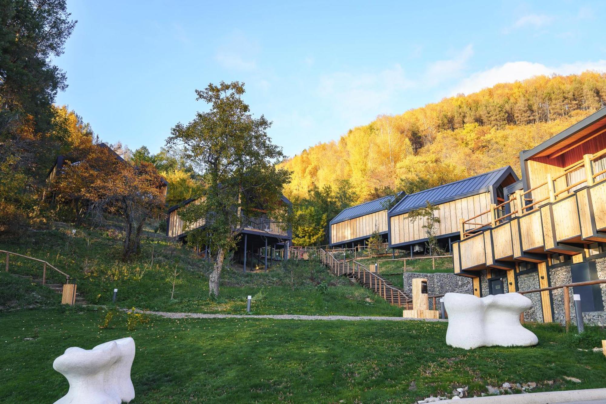 אלמטי Qazaq Auyl Eco Hotel מראה חיצוני תמונה